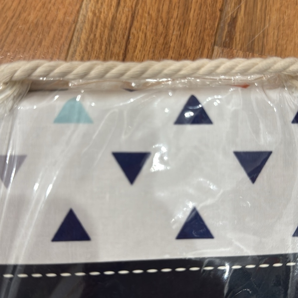 Modern Crib Sheet Triangle Pattern - Picture 3 of 5